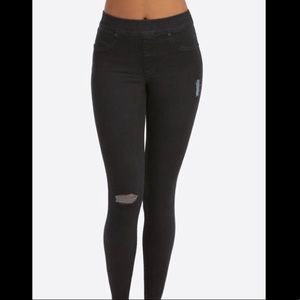 💕 SPANX Vintage Distressed Denim Leggings 💕